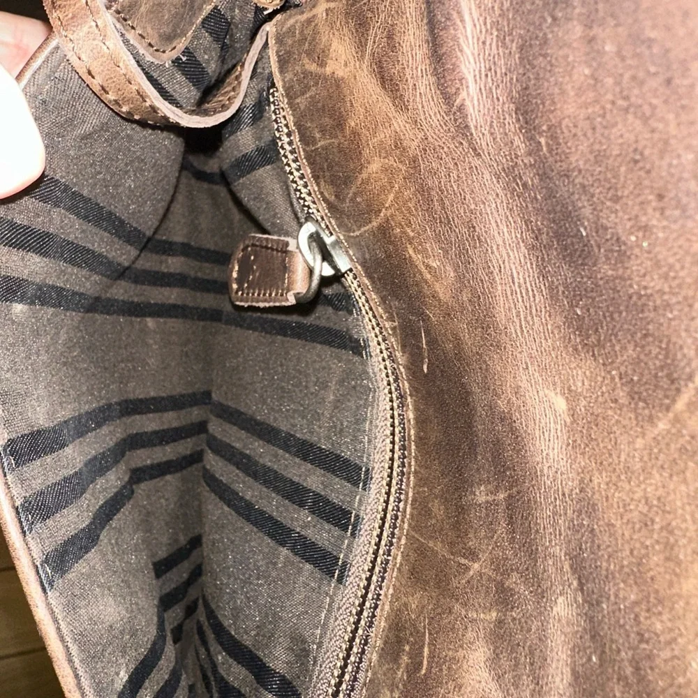 FRYE Brown Distressed Leather Foldover Crossbody Bag 6"H x 8.5"L - Picture 4 of 4